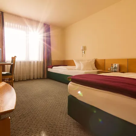 Am Moosfeld מלון 4*