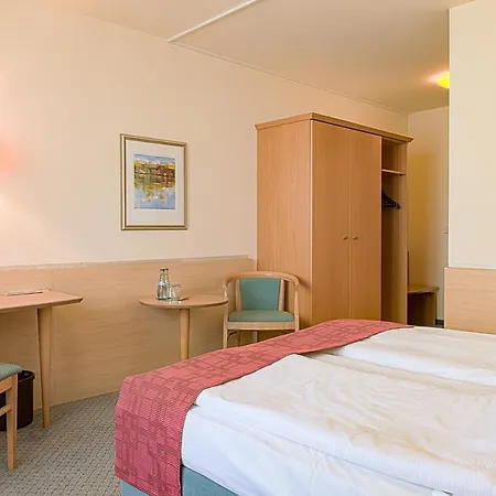 מלון Am Moosfeld 4*