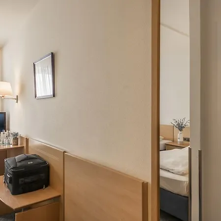 מלון Am Moosfeld 4*